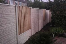 luxe hout-betonschutting lichtgrijs