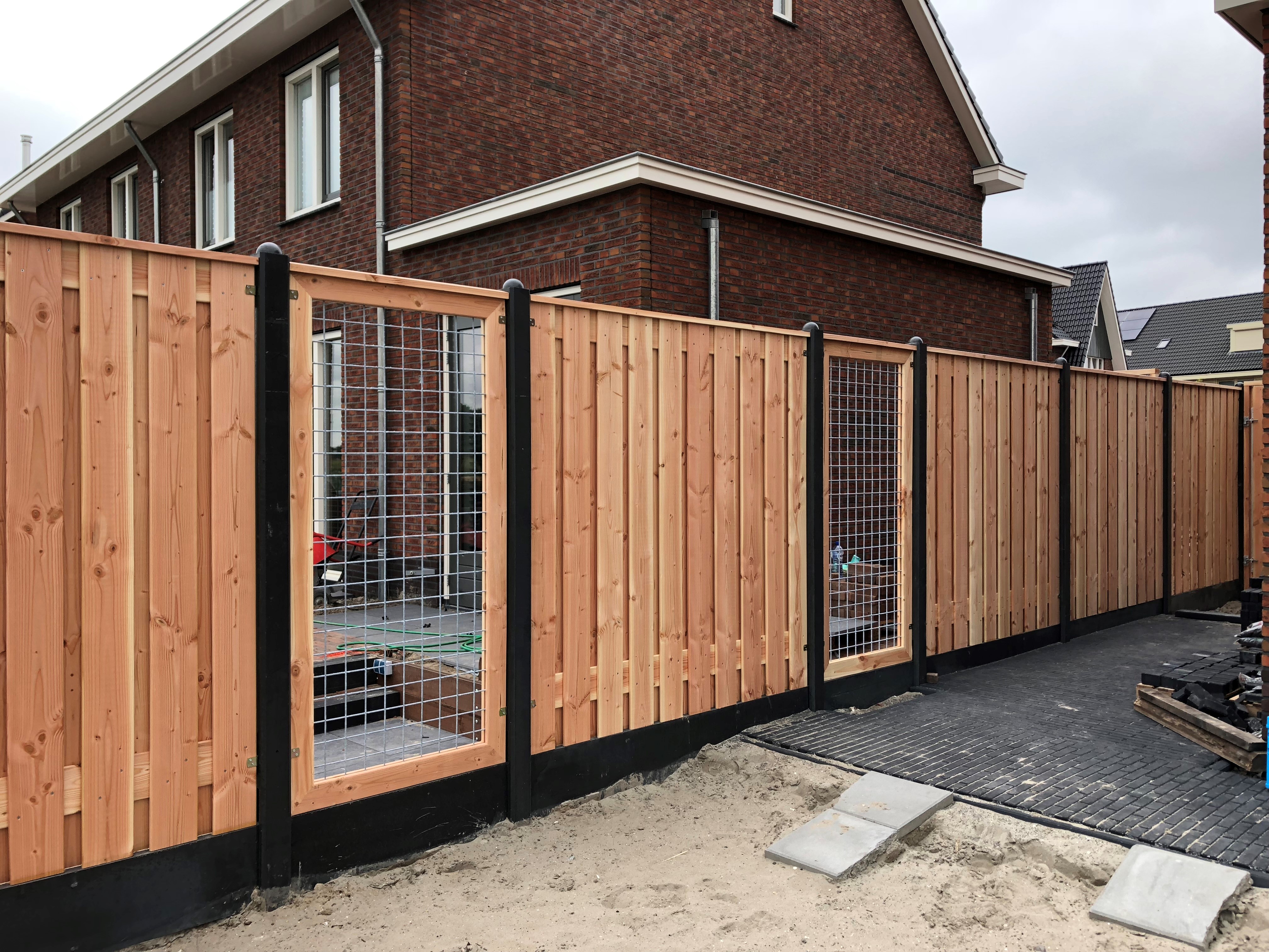 hout-betonschutting lichtgrijs