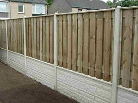 hout-betonschutting uit Someren plaatsen